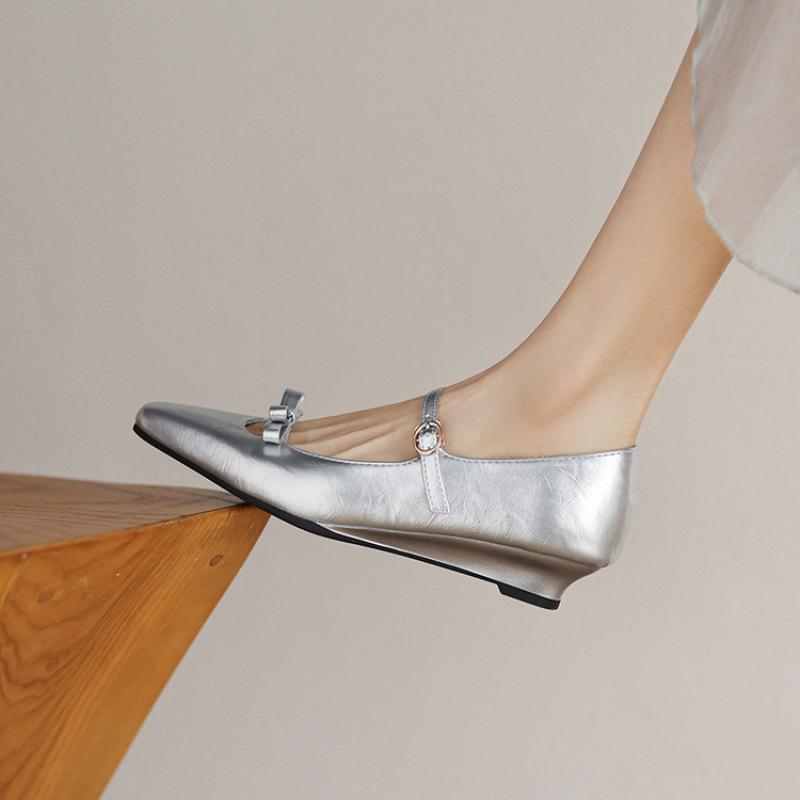 

New women s casual wedge shoes, light mouth low top large size soft sole, low heel pointed head, black women s single shoes for all seasons 39