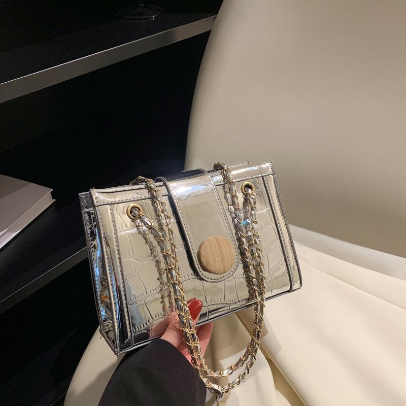 

Интернет знаменитости персонализированная модная цепочка маленькая женская сумка 2024 весна новый иностранный стиль сумка через плечо текстура маленькая квадратная сумка серебряный