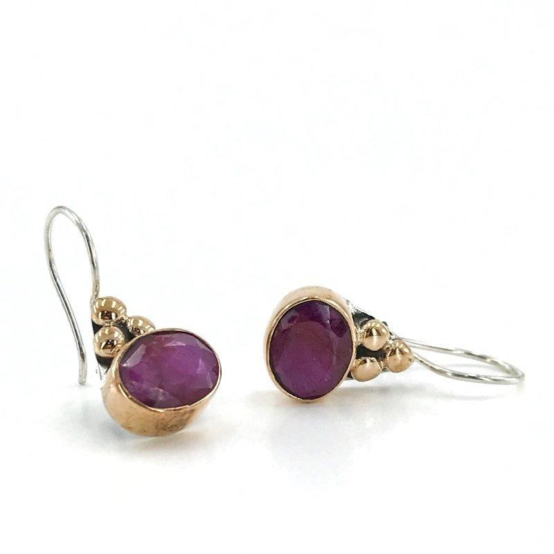 

Серебряные серьги ручной работы с натуральным рубиновым камнем