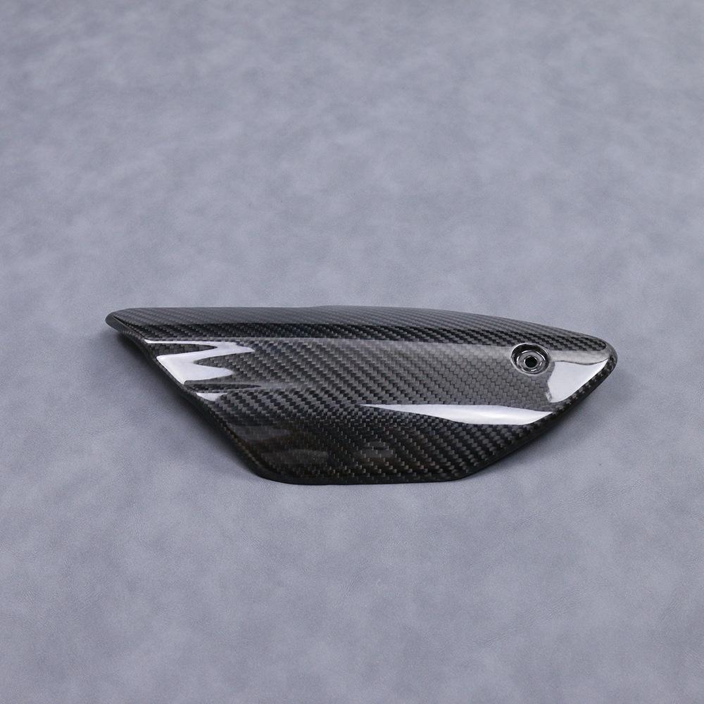 

CFMOTO 800NK Rhinoceros Carbon Fiber Exhaust Pipe Cover 29.5-13-4cm