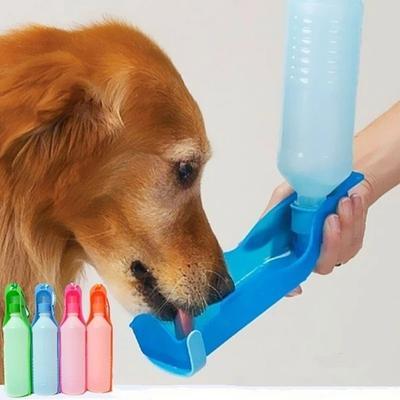 Outdoor Tragbare Haustier Hund Wasserflaschen Faltbarer Tank Trinkdesign Reise-Napf Futterspender 250ML
