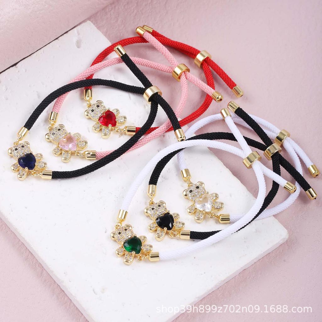 Verstellbares mehrfarbiges Baumwollkordel-Armband mit süßem Cartoon-Zirkon-Bären-Anhänger