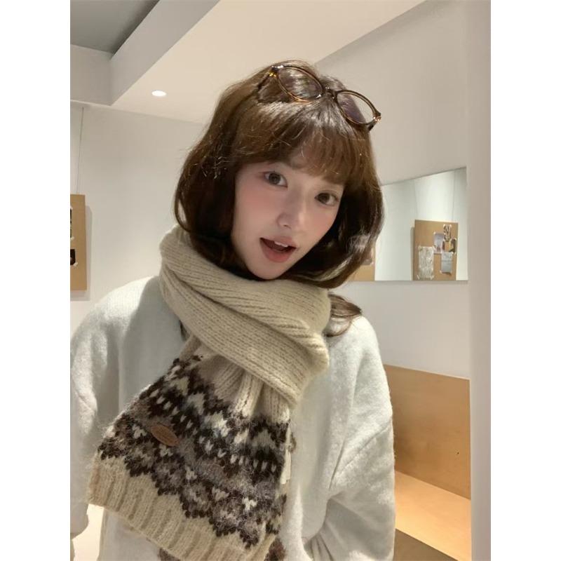 Atmospheric Christmas scarf Female versatile thickened autumn and winter warm student couple scarf