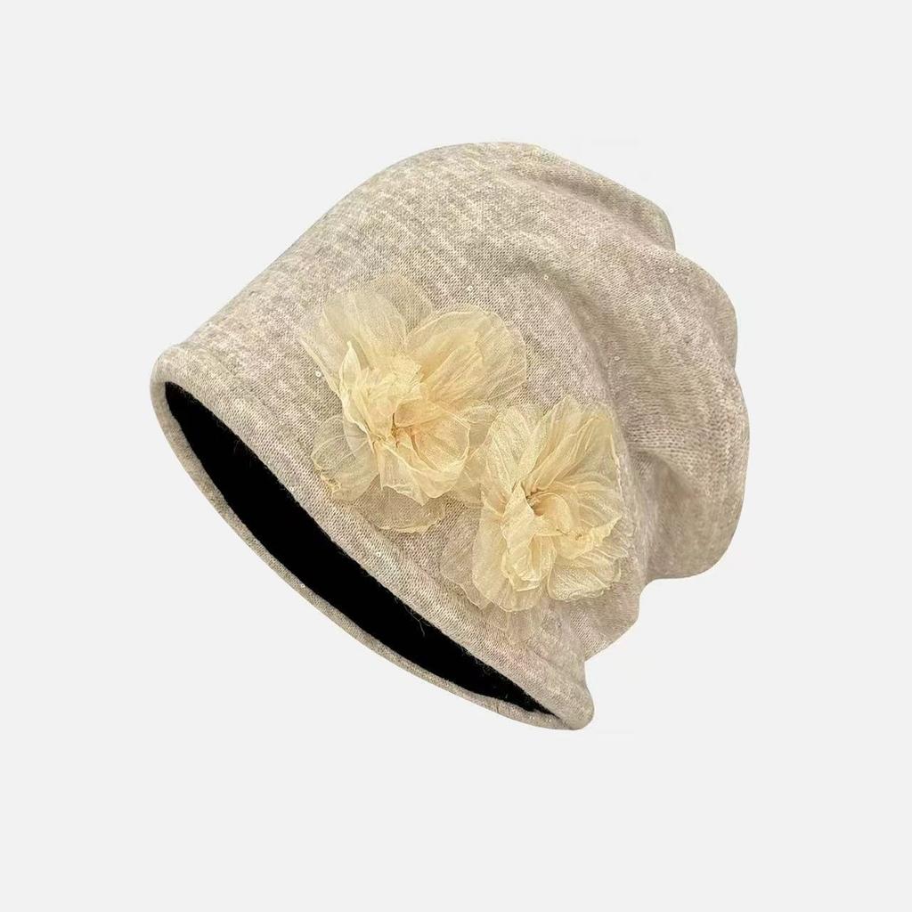 Korean three-dimensional rose flower bag head hat female autumn and winter cold hat warm simple and versatile face small pile hat tide