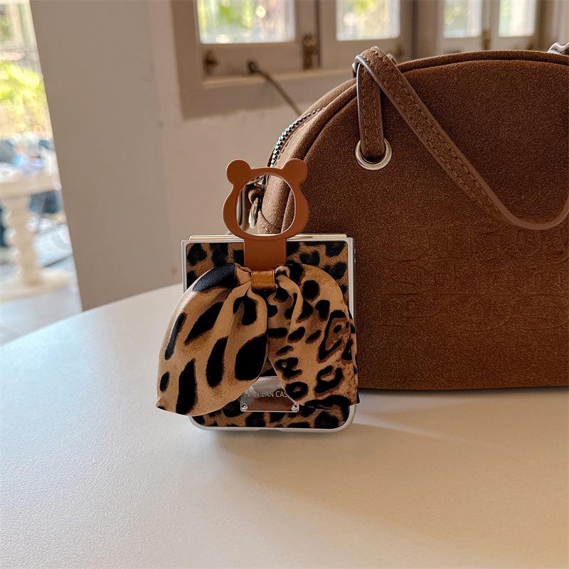 Leopard Print Bow Ring Is Suitable for Samsung ZFlip6 Mobile Phone Case Zflip5 Folding Screen Anti-drop Protective Case.
