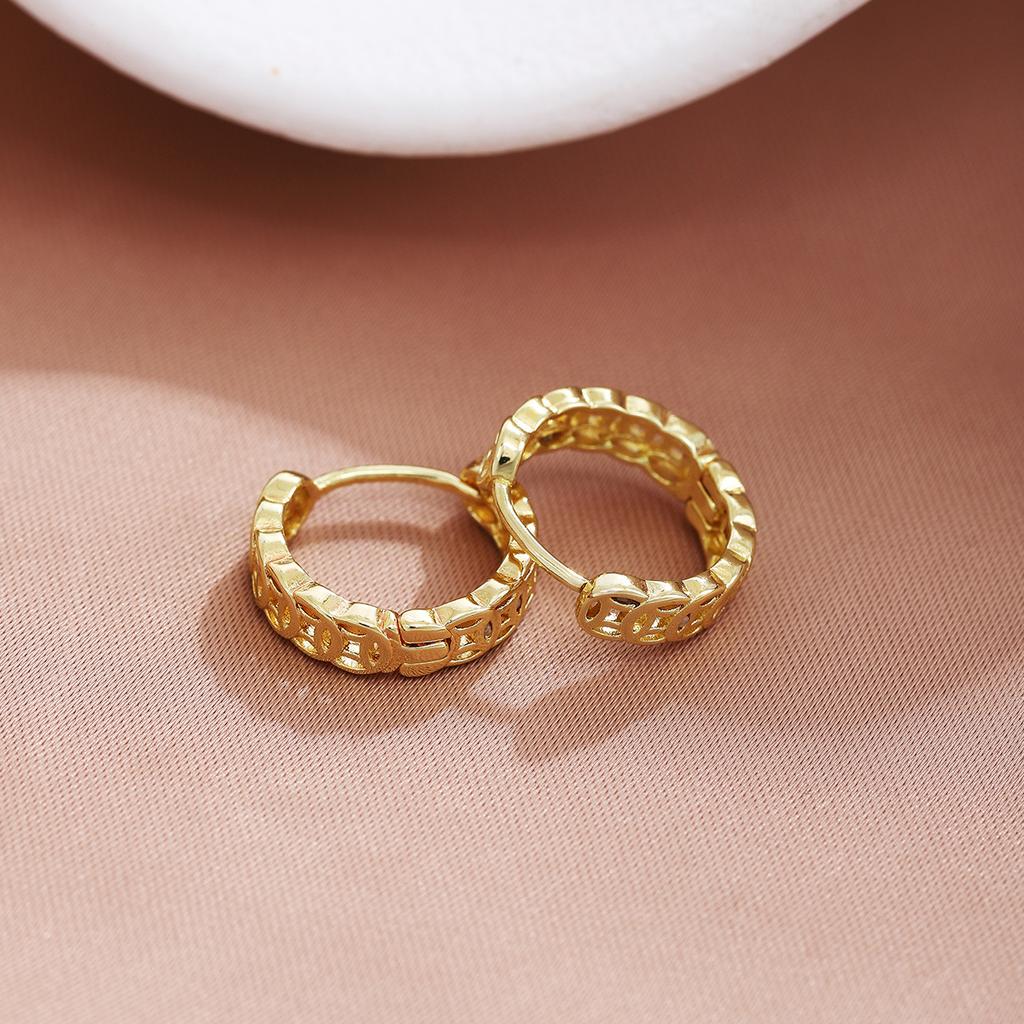 Retro Simple And Exquisite Coin Hollow Ear Buckles, Light Luxury Niche Metal Wind Geometric Temperament Fashionable Earrings