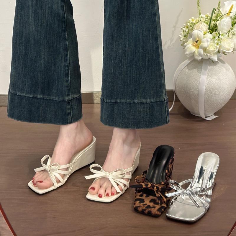 Niche Flip-flops Shoes Women's Shoes Fashion Outer Wear Summer Flat-bottomed French Small Sandals Leopard Print Sandals