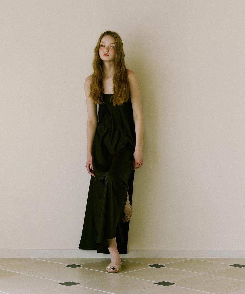 GREENBUTTER Silky U-Neck Dress (Black)