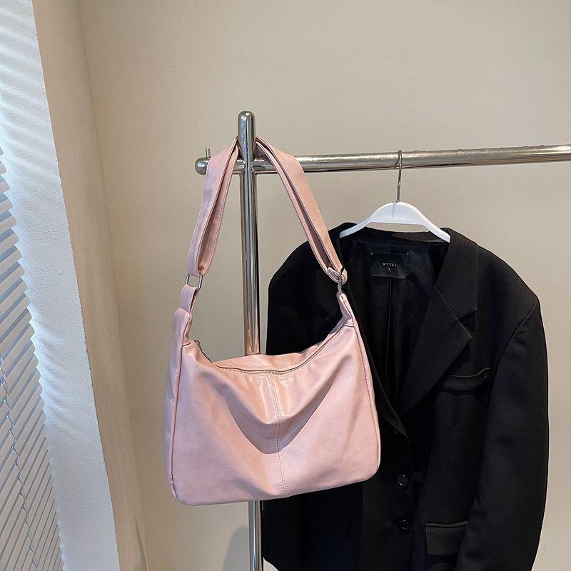 

Весенняя мода Популярная сумка из мягкой кожи большой вместимости Женская 2025 Новая трендовая в корейском стиле Универсальная на плечо Сумка-тоут Pink without pendant