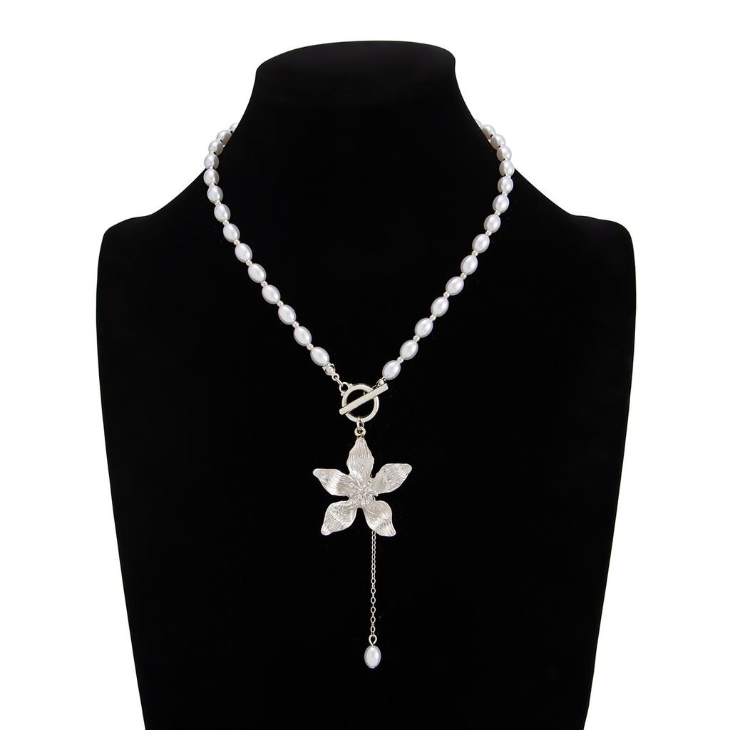 Imitation Pearl Choker Necklace Women Flower Pendant Aesthetics Jewelry Gift