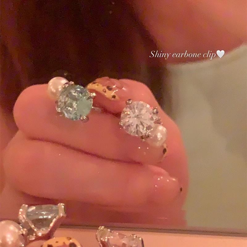 Pequena lâmpada, clipe de osso de orelha de zircônia super flash, clipe de orelha feminino sem piercing de orelha, único e bonito, Sensey de alta qualidade