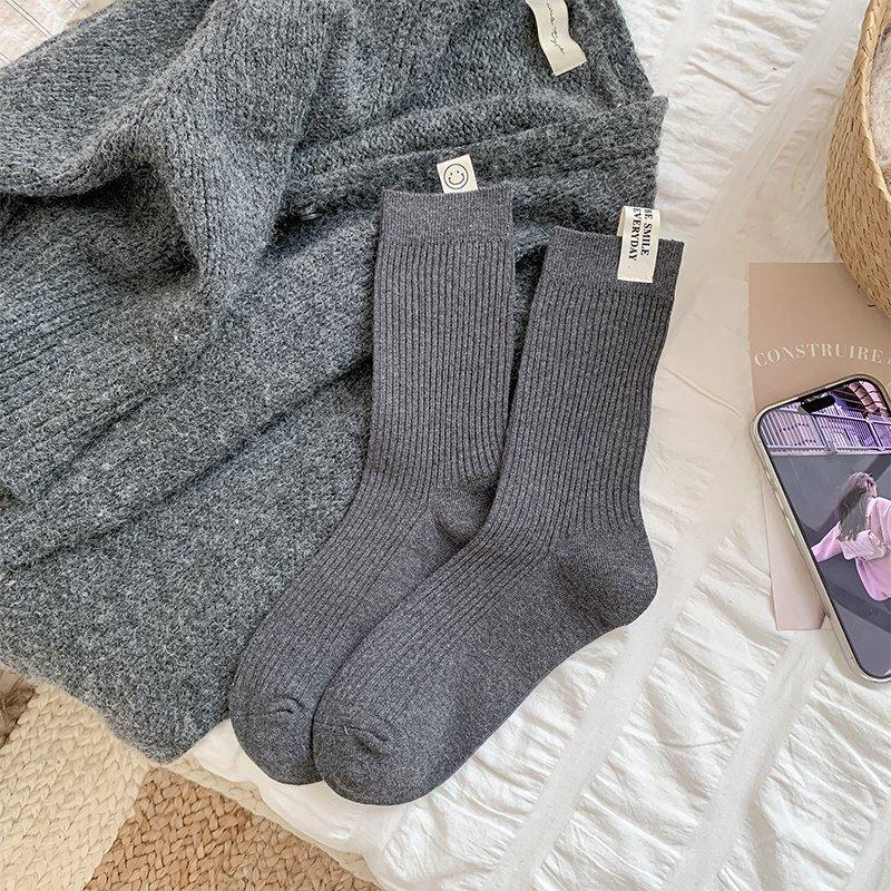 White Thick-lined Letter-labeled Socks for Women with Flanged Smiling Faces, Mid-calf Pile Socks, Autumn and Winter Couple Socks for Men and Women