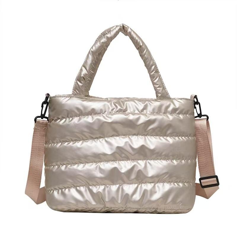 Large capacity shoulder bag casual fashion tote bag winter new fashion trend Korean version casual handbag шампанского