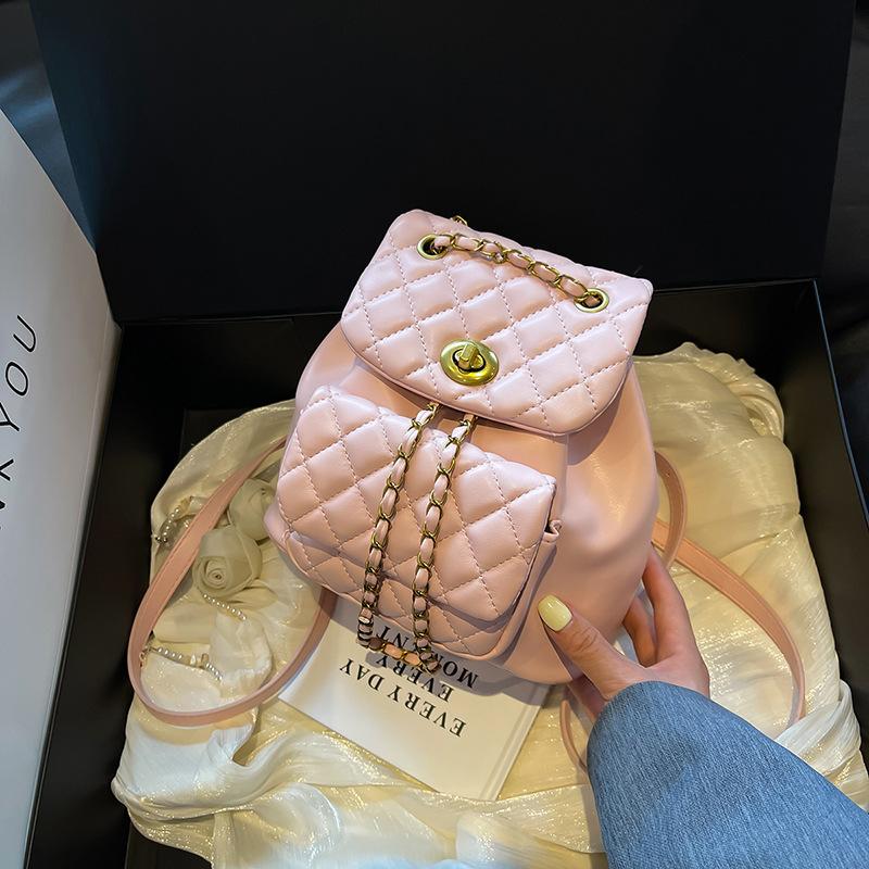 

Silver backpack women s 2025 new fashion diamond schoolbag college student travel light go out chain small backpack розовый
