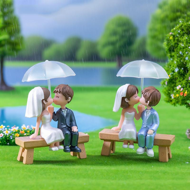 Mini Kussendes Paar Figur Liebende mit Regenschirm Süße Tortenaufsatz Dekoration Ideal für Valentinstag Hochzeit Party Tischmitte