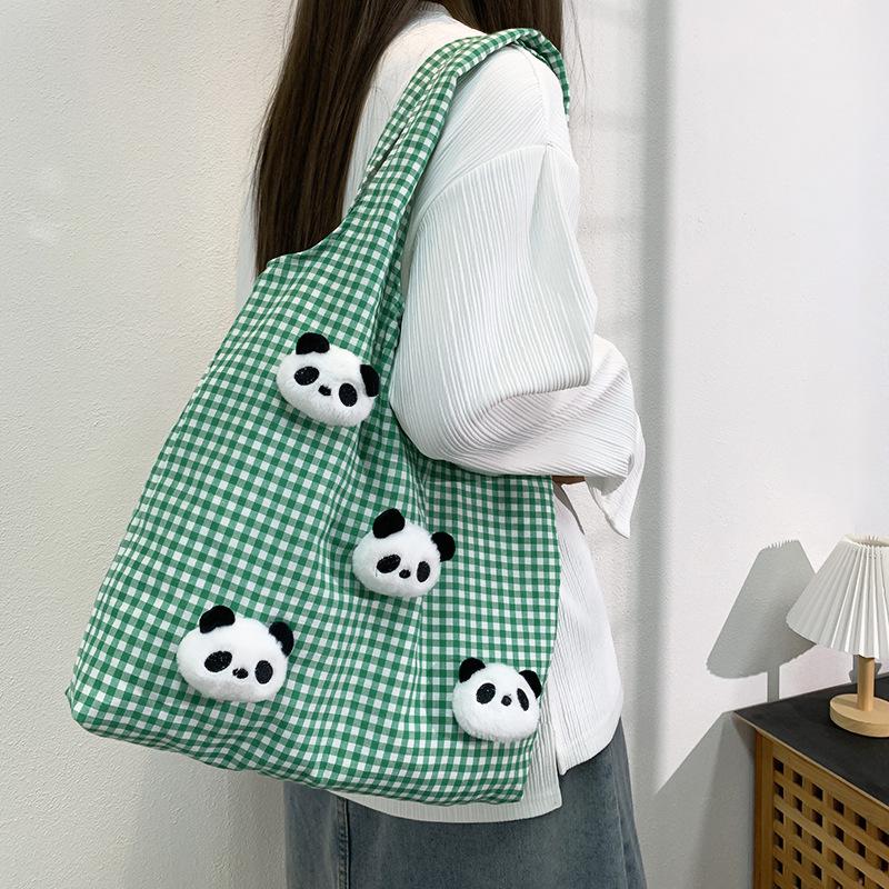 Eine Panda-Puppe mit großem Fassungsvermögen, Einkaufsschultertasche im lässigen Stil