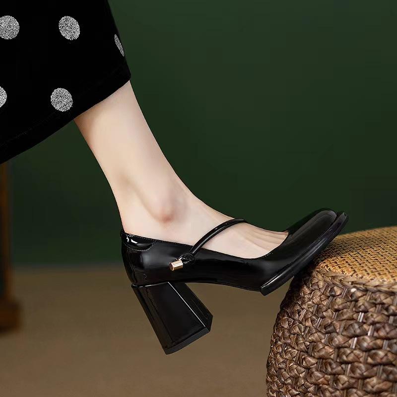 

Туфли Мэри Джейн на толстом каблуке женские 2025 новый осенний круглый носок лакированная кожа мелкий вырез слово с маленькими кожаными туфлями женские 35 чёрный