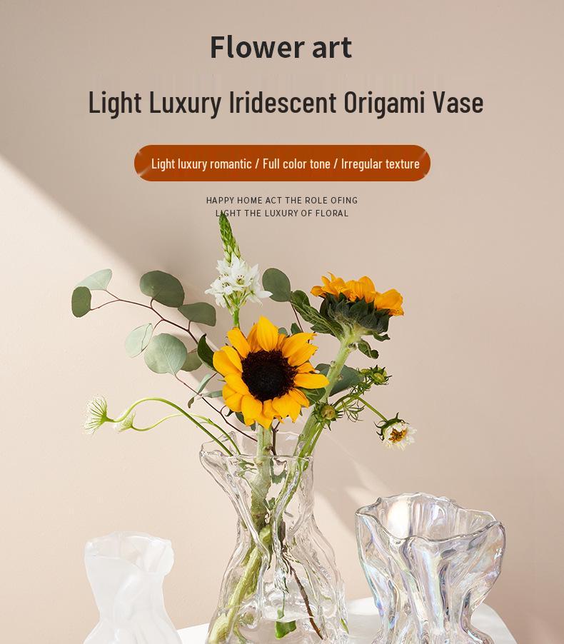 European Style Transparent Glass Vase for Creative Flower Arrangements - High-End Décor for Living Room or Desktop.