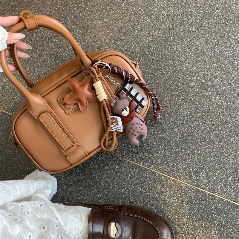 

Y2K Vintage Scarf Little Bear Bag Pendant Korean Creative Chocolate Keychain Version Braided Rope Keyring Ins Hanging Decoration 1 pcs
