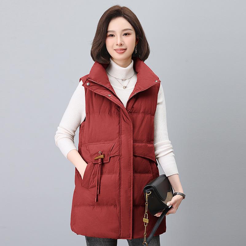 

Женский жилет средней длины на белом утином пуху со стойкой - Зимняя коллекция 2024 года для мам среднего возраста XL красный