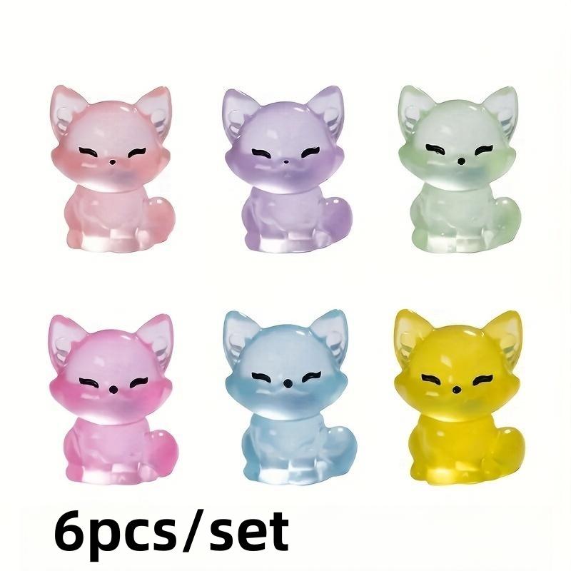 Miniature creative glow-in-the-dark fox ornaments, with a lifelike appearance and glow-in-the-dark effect, are perfect for DIY d