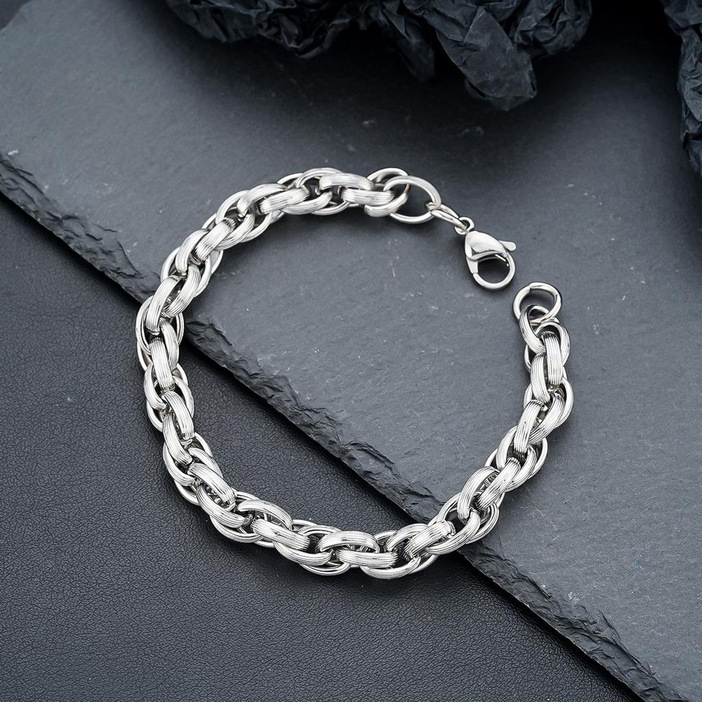 Fine-textured titanium steel bracelet for men, simple and stylish twisted chain, high-end versatile personalized design, women's hand accessory