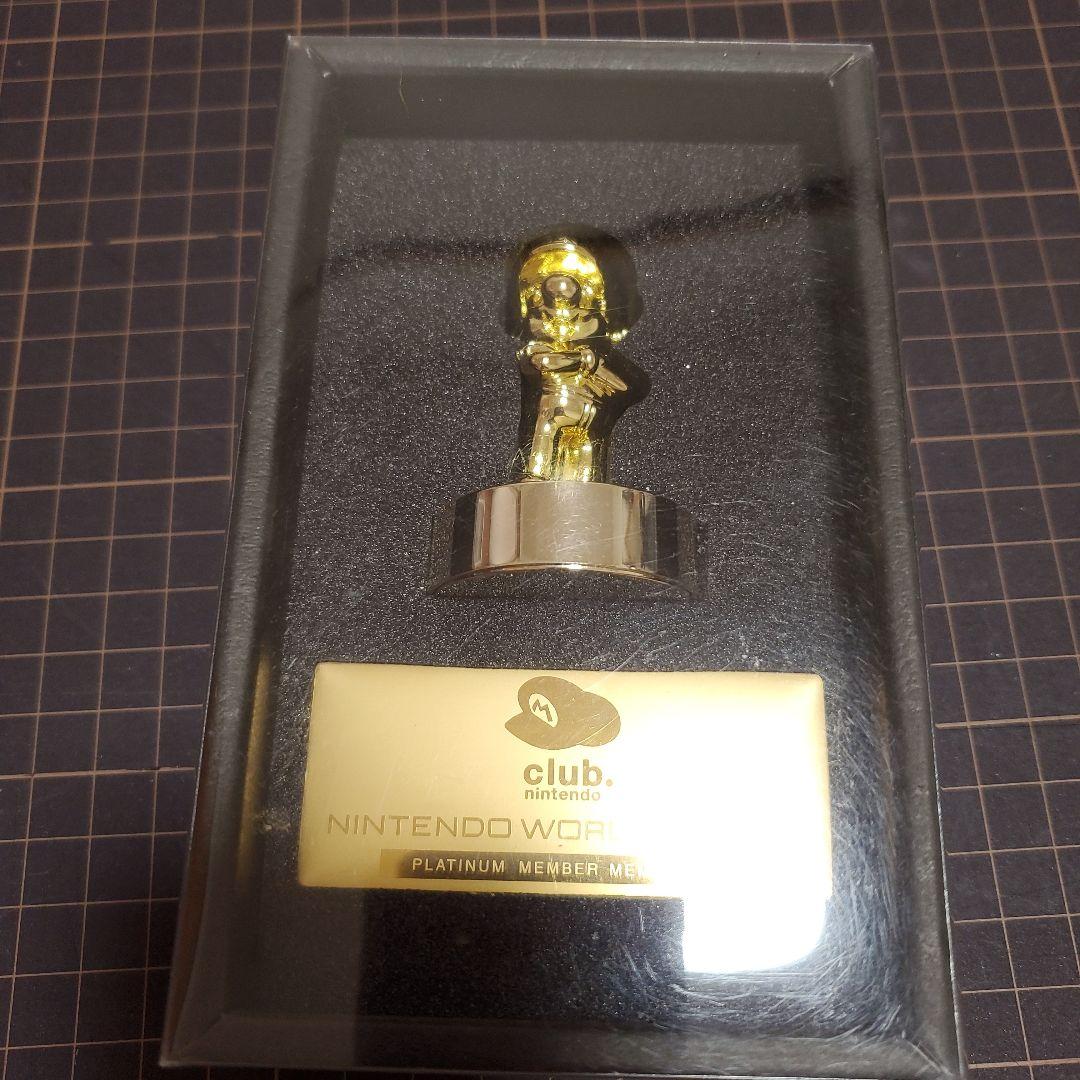 

[Б/У] Оригинальная золотая фигурка Марио от Club Nintendo
