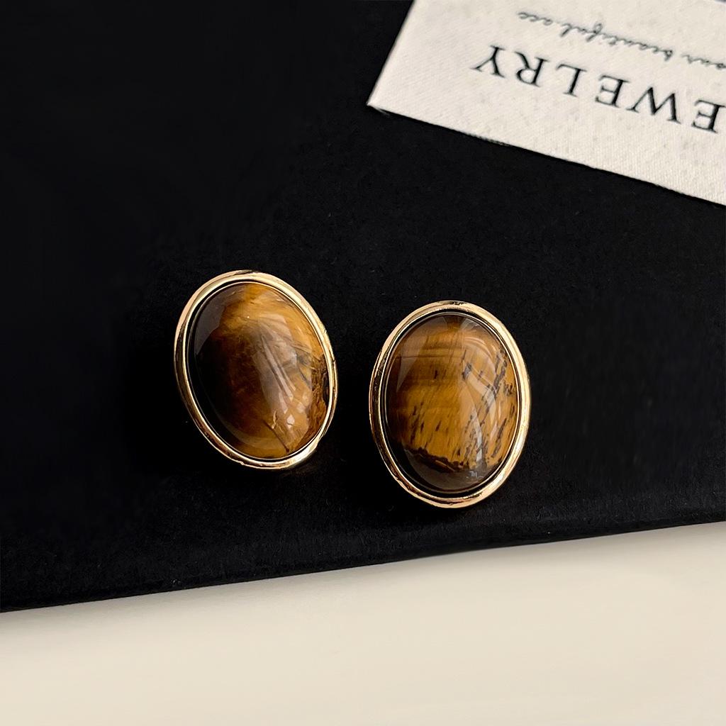 

Ретро сережки-пусети з перлами: Стиль середини століття, сміливий та висококласний для жінок