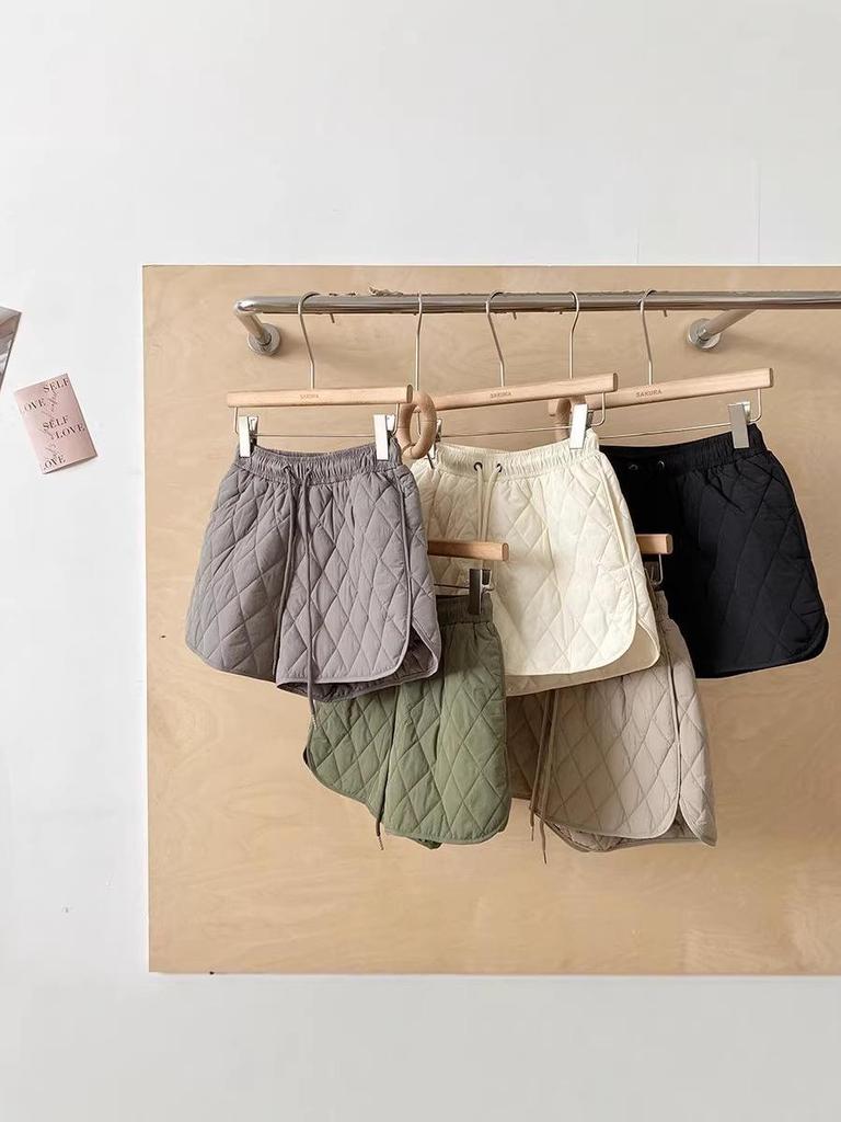 Retro Quilted High Waist A-line Shorts for Women - Autumn/Winter, Slimming Loose Fit, Versatile Base Layer.
