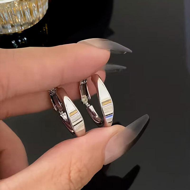 Elegant 925 Silver Needle Hoop Earrings - Lightweight, Fashionable, and Versatile Women's Jewelry.