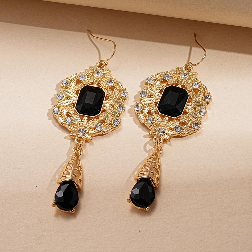 2025 Retro European Court Style Beaded Crystal Water Drop Pendant Necklace & Luxury Earrings Set