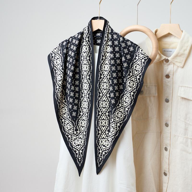 1 New Simple And Fashionable Waist Seal Triangle Scarf Women'S Triangle Belt Fashion Shawl Multi-Functional Silk Scarf