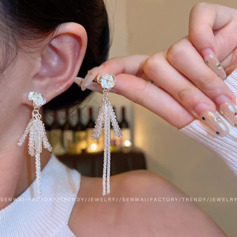 French sweet flower stud earrings female Internet celebrity niche design earrings temperament earrings