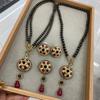 Europäisches Antikschmuck-Set Vintage Mittelalter Alt Hochwertige Halskette Brosche Ohrringe