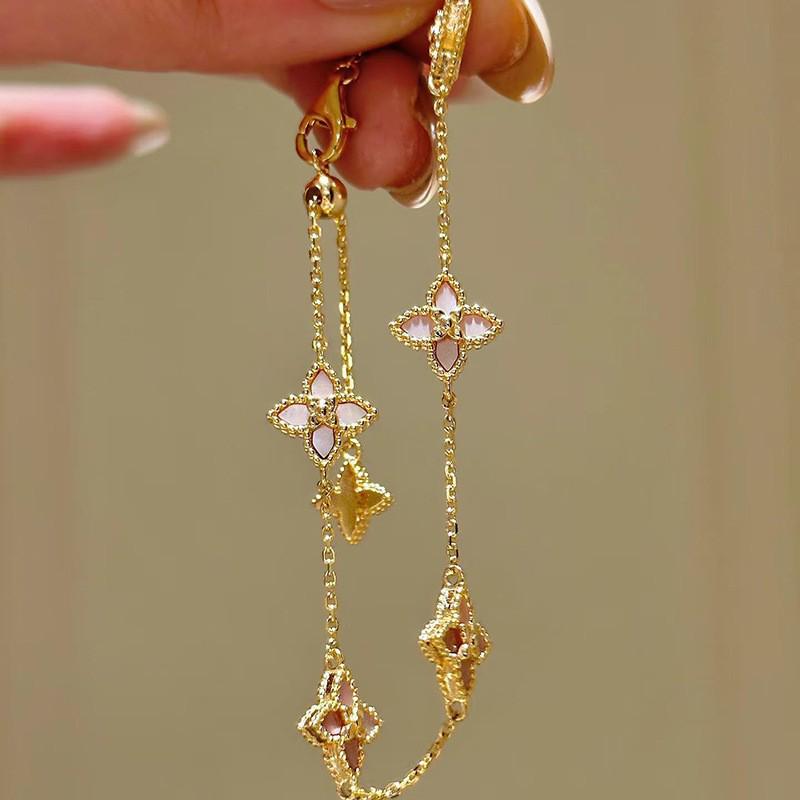 Exquisite Zirconia Star Flower Bracelet: Fashionable, Versatile, and Elegant Women's Hand Jewelry