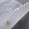 Sac à fermeture éclair Daisy: Rangement en plastique givré pour t-shirts et sous-vêtements