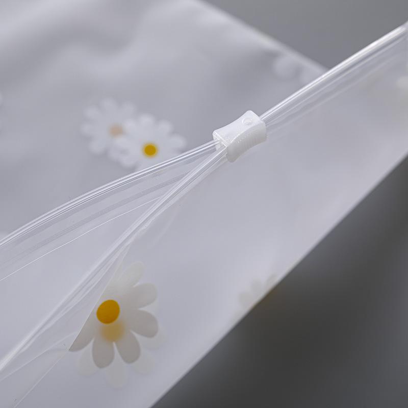 Daisy Reißverschlusstasche: Mattierte Kunststoffaufbewahrung für T-Shirts & Unterwäsche