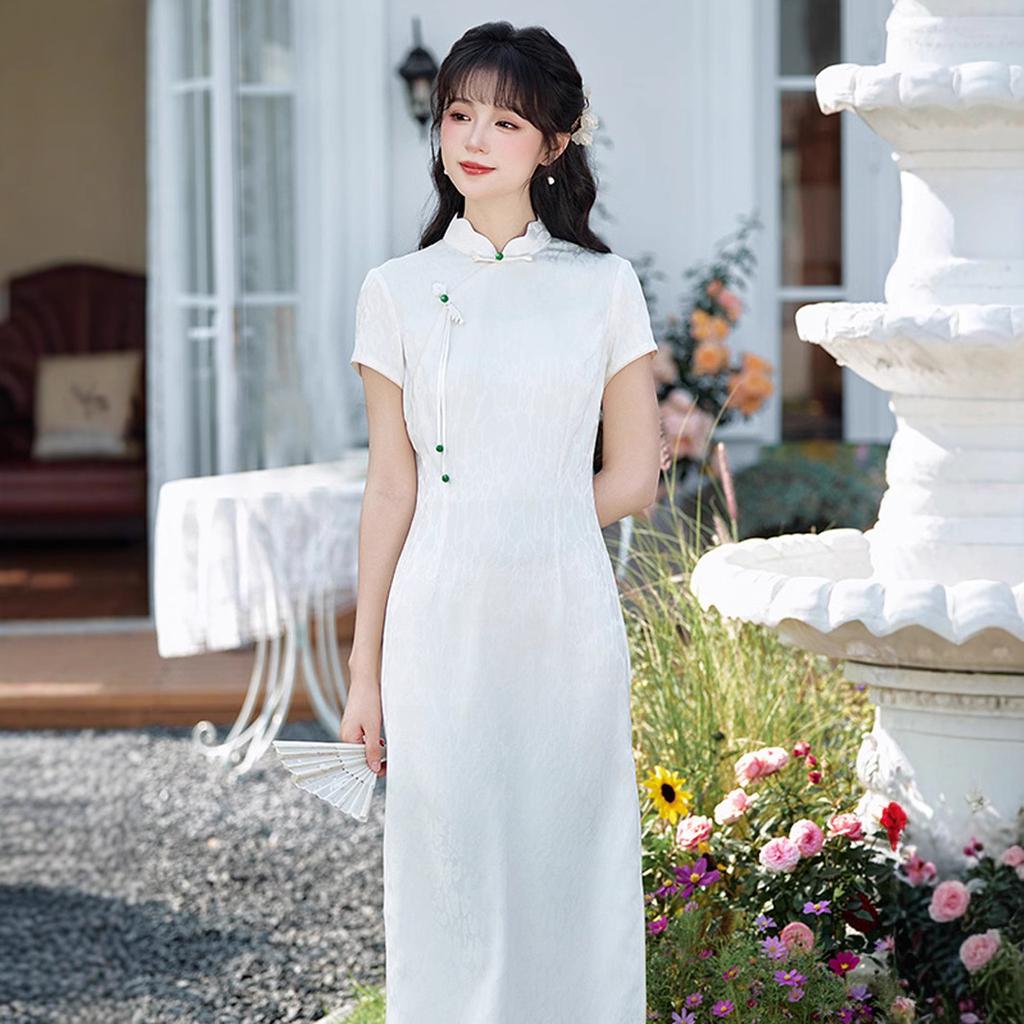 Spring new bright silk jacquard improved fashion girl cheongsam, sweet, small, fresh and gentle wind pearl buckle cheongsam