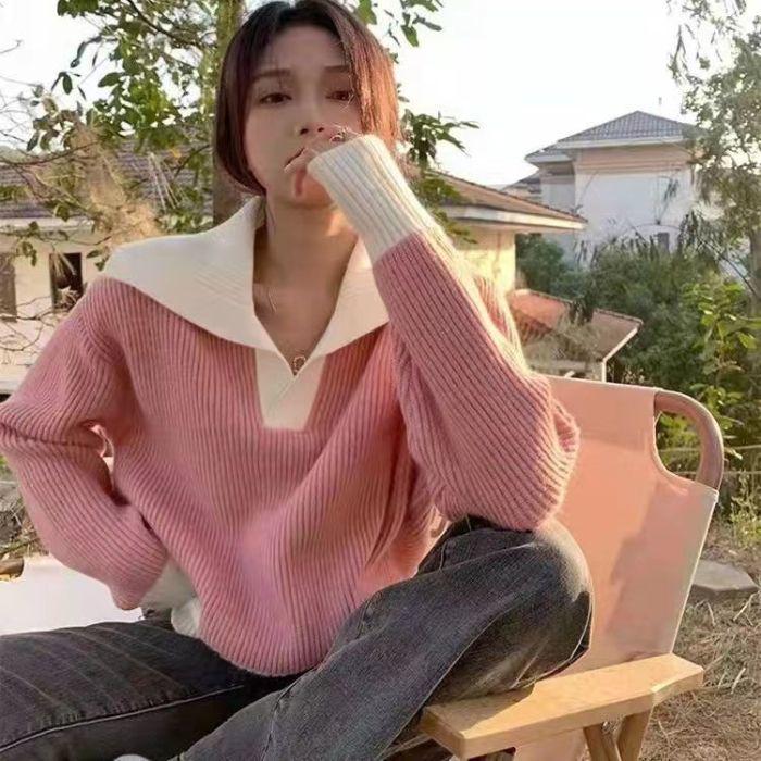 

Приталенный трикотажный свитер-поло с цветовыми блоками - Осенне-зимний нишевый дизайн One Size розовый