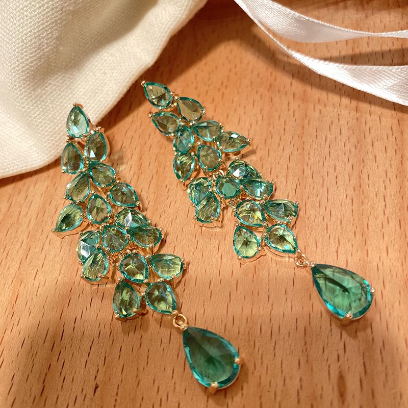 Exaggerated Green Diamond Leaf Tassel Long Earrings for Evening Dresses, Women's Accessories, 18k Gold-Plated.