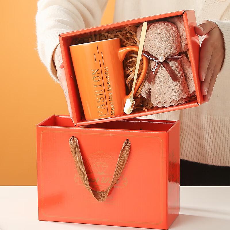 Qihang Yaju Ceramic Mug & Towel Gift Set