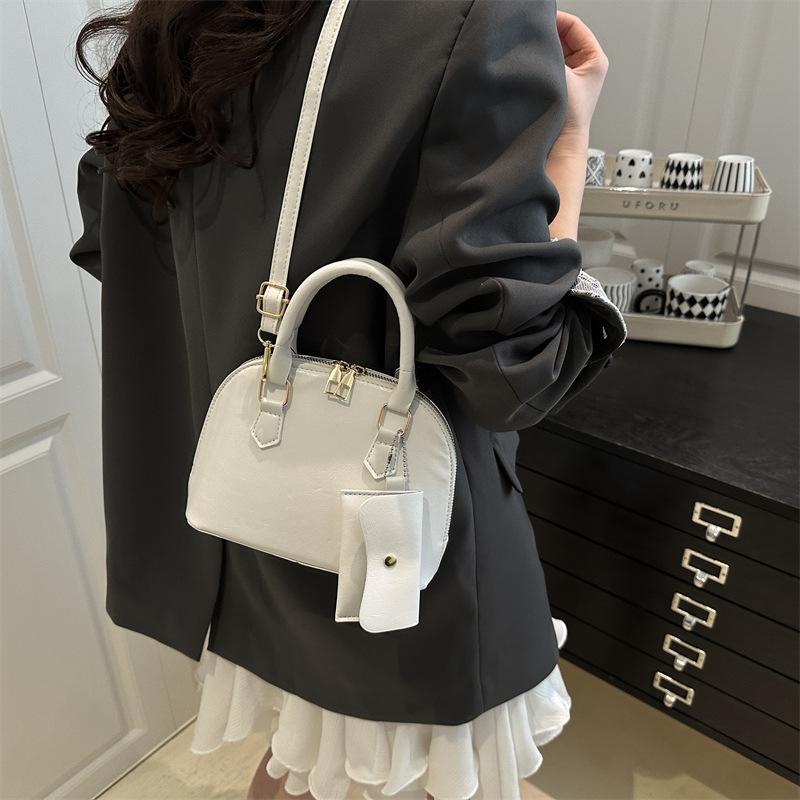 Fashion Retro Versatile Shell Bag 2025 New Bags Summer Trend Versatile Shoulder Bag Simple Messenger Women's Bag Bag
