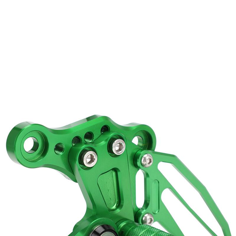 Für NINJA 400 2018-2023/Z 400: Erhöhte Fußrasten aus Aluminiumlegierung für Motorradumbau