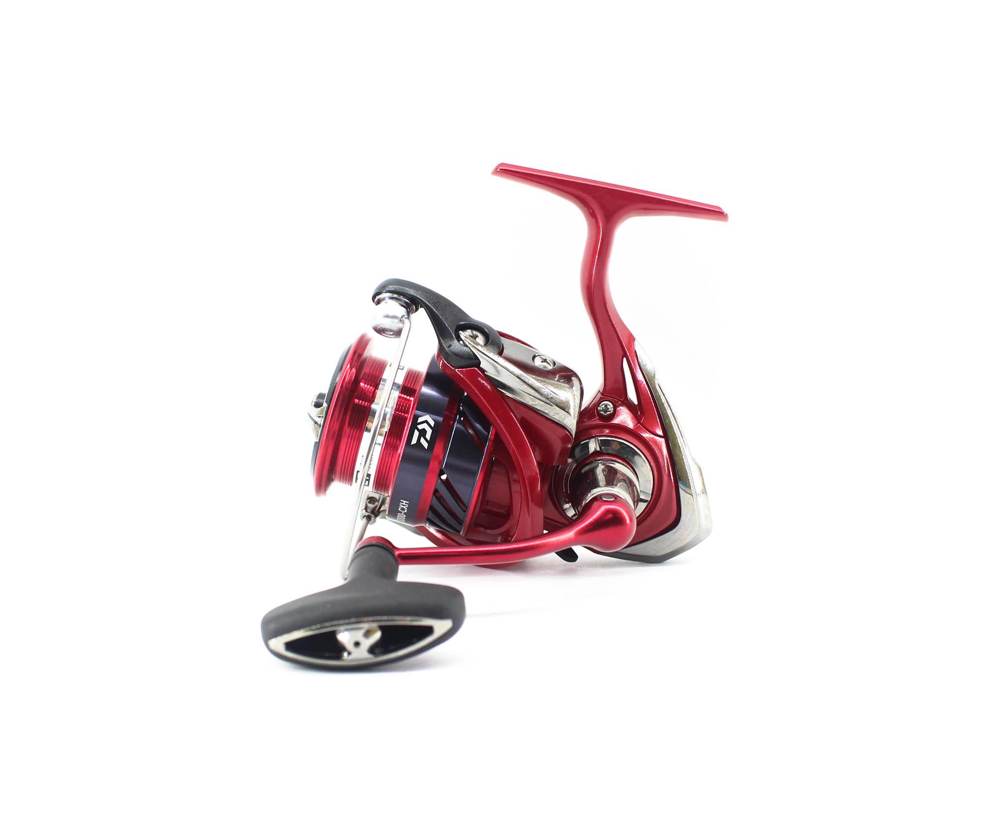 

Катушка Daiwa спиннинговая 19 оборотов RR LT 3000-CXH (7089)