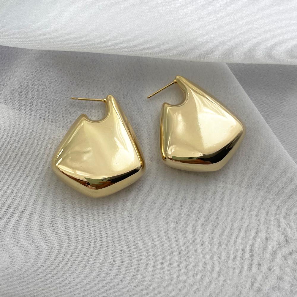 New Design Gold Color Smooth Irregular Hoop Earrings For Women Girls Metal Waterproof Chunky Wide Ear Buckle Punk Jewelry Gifts