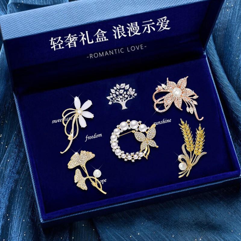 Elegant Floral Brooch Set Women Alloy Flower Rose Silverleaf Pin Collection Luxury Minimalist Accessory Office Wear