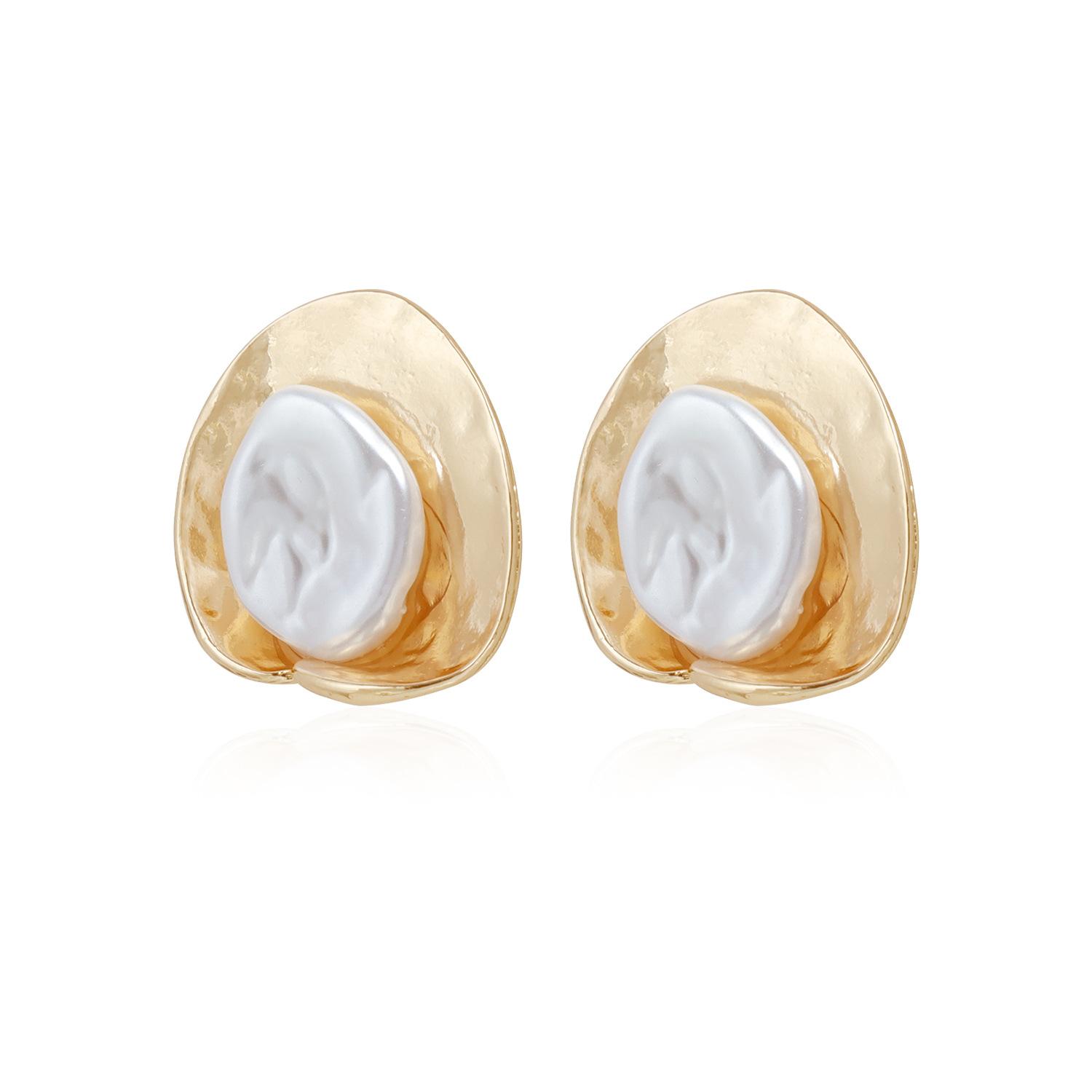 

European and American jewelry French retro metal inlaid fritillary stud earrings for women, niche design irregular earrings золотой