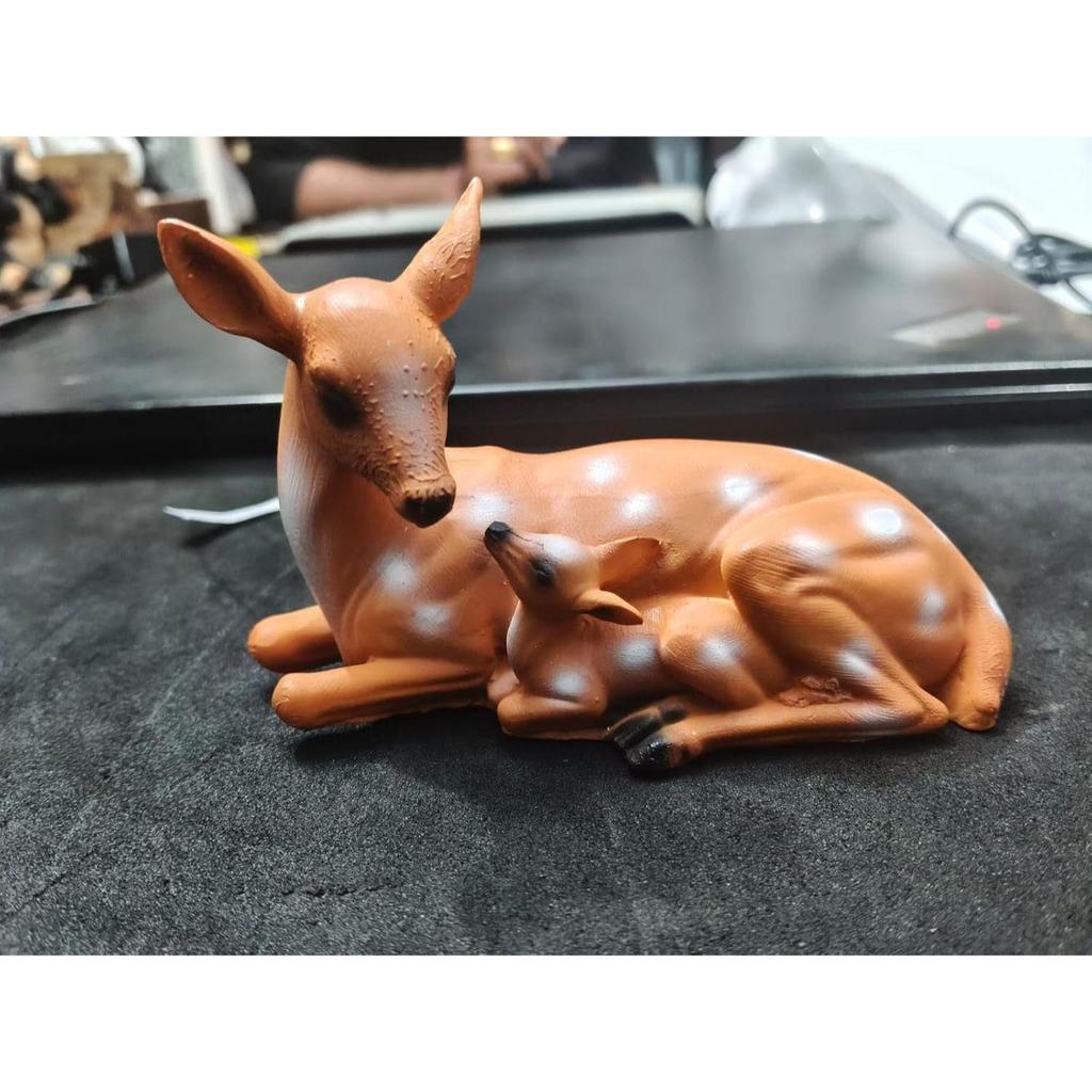 Handgefertigtes Ausstellungsstück mit Mutter- und Kälberhirsch für Heimdekoration, Tischplatte und als Geschenk – Harzmarke: Ramashram