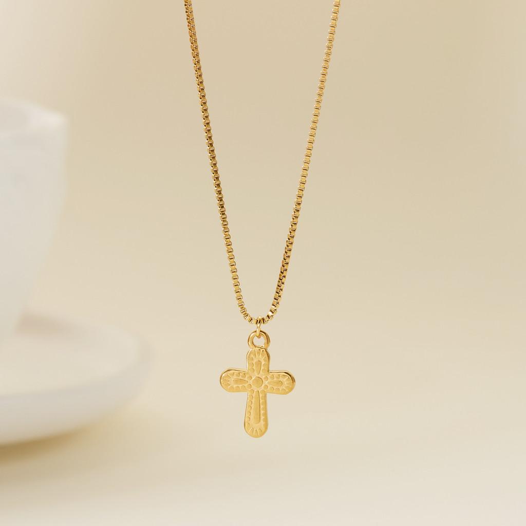 

Summer Cross Pendant Necklace For Women With Stainless Steel Heart Shape Style D