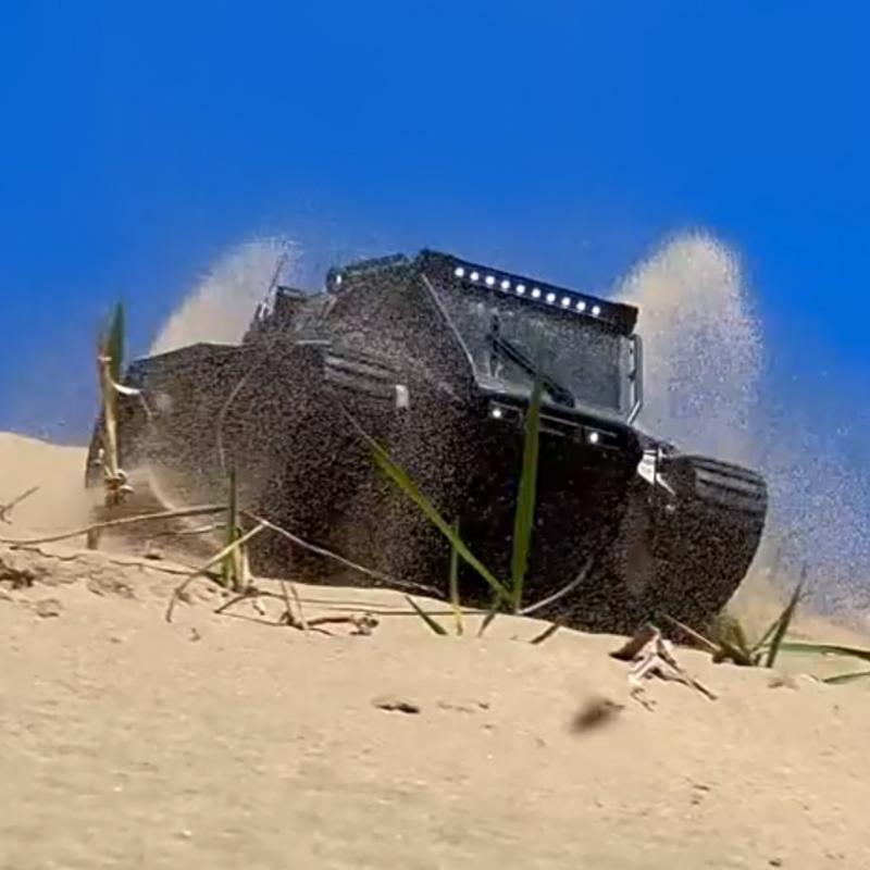 Çocuklar İçin Tam Ölçekli Paletli Tank JJRC C8812 2.4G Uzaktan Kumandalı Araba 360° Dönüşlü Drift RC Model Arazi Aracı Erkek Hediye
